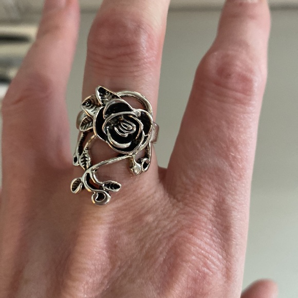 925 silver ring.  Flower design. Size 7 - Picture 5 of 5